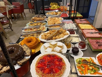 Desayuno buffet todos los días (con cargo)