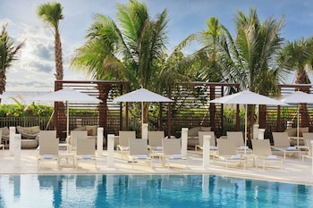 Pillowtop beds, in-room safe, desk, blackout drapes