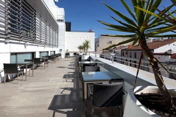 Café da manhã com buffet diário (EUR 15 por pessoa) 