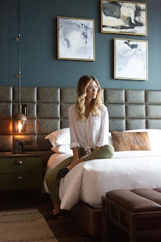 Outdoor pool, open 7:00 AM to 10:00 PM, cabanas (surcharge)