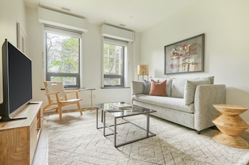 Appartement supérieur, 1 chambre | Cuisine privée | Réfrigérateur grande capacité avec congélateur, four à micro-ondes