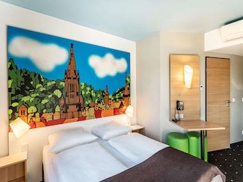Chambre triple | Literie hypoallergĂ©nique, bureau, systĂšme dâinsonorisation