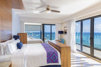 4 outdoor pools, free pool cabanas, pool loungers