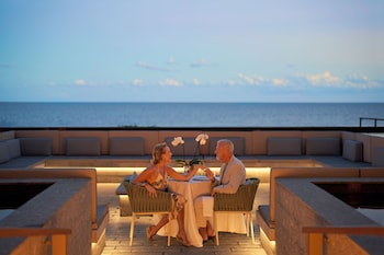 2 outdoor pools