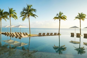 2 outdoor pools