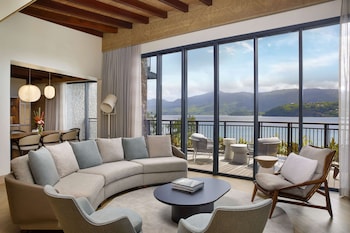 3 outdoor pools, sun loungers