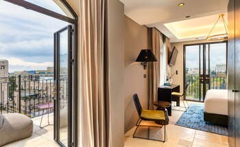 Deluxe Room with Balcony | Balcony