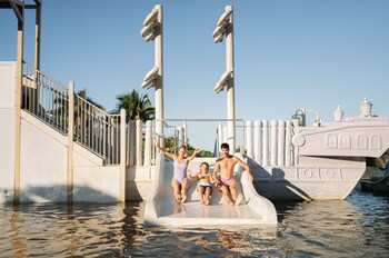 7 outdoor pools, open 8:00 AM to 8:00 PM, pool umbrellas, sun loungers