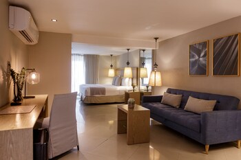 Suite junior, 1 cama de matrimonio grande con sofá cama | 1 dormitorio, ropa de cama de alta calidad, caja fuerte y escritorio