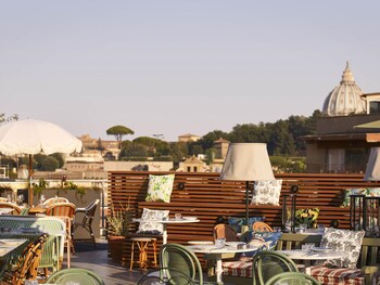 2 restaurants, spécialités Cuisine à base de pizza