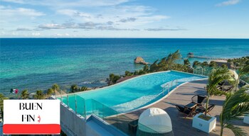 2 piscinas al aire libre, sombrillas, sillones reclinables de piscina