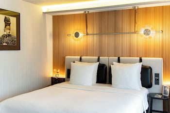 Daily buffet breakfast (EUR 16 per person)