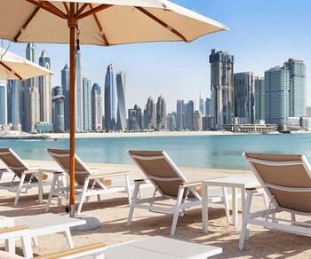 Yksityinen ranta, ilmaisia rantacabañoita, aurinkotuoleja