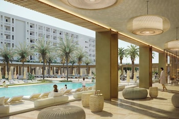 Innenpool, 2 Außenpools, Liegestühle