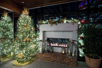 Petit déjeuner, déjeuner et dîner servis sur place