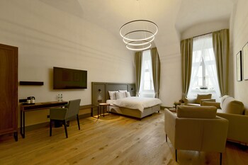 Standard Twin Room | Bathroom | Eco-friendly toiletries, hair dryer, towels, soap