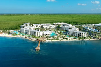 9 outdoor pools, pool cabanas (surcharge), pool umbrellas