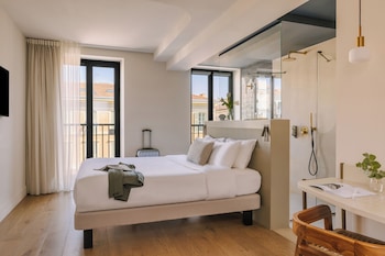 1 bedroom, in-room safe, blackout curtains, soundproofing