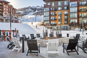 4 restaurants, lunch, dinner served; Asian cuisine