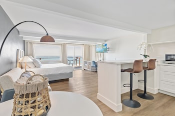 Deluxe Cottage w/Hot Tub, Kitchenette | Décor unique, ameublement unique, accÚs au Wi-Fi (inclus)