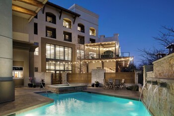 Outdoor pool, open 9:00 AM to 10:00 PM, sun loungers