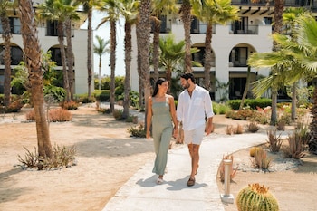Seasonal outdoor pool, pool umbrellas, sun loungers