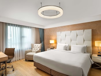 Couples treatment rooms, sauna, hot tub, steam room, hot stone massages