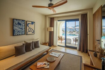 Junior Suite | 1 quarto, roupas de cama premium, frigobar, cofres nos quartos