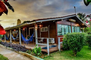 Façade de lâhĂ©bergement â soirĂ©e/nuit