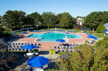 Poolside bar