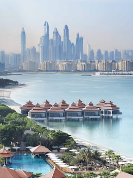 Privat strand, solsenger, fridykking og snorkling