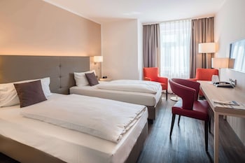 Comfort-huone, 1 parisänky | Tallelokero huoneessa, kannettavalle tietokoneelle sopiva työtila