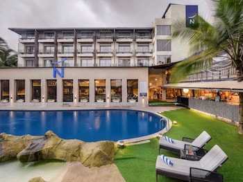 Outdoor pool, free cabanas, pool umbrellas