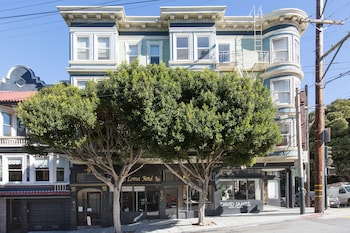 Pintu masuk properti