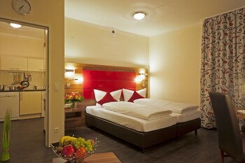 Comfort Doppelzimmer (3 Personen) | Allergikerbettwaren, Zimmersafe, Schreibtisch, Verdunkelungsvorhänge