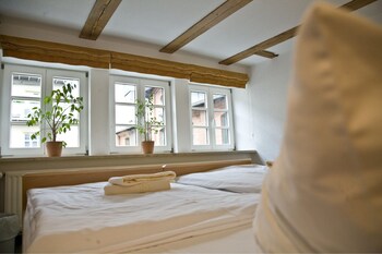 Habitación Confort con 1 cama matrimonial o 2 individuales | Ropa de cama de alta calidad y caja de seguridad en la habitación