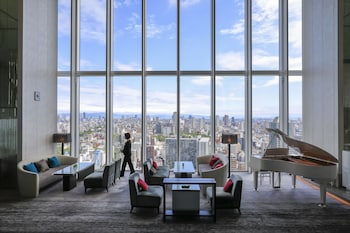 2 restaurants, serveren ontbijt, lunch, diner, internationale gerechten