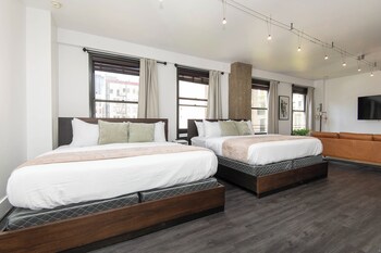 Deluxe-Studio | Wohnbereich | LED-Fernseher