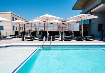 Outdoor pool, pool cabanas (surcharge), pool umbrellas
