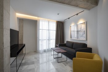 Habitación doble estándar | Ropa de cama de alta calidad y caja de seguridad en la habitación 