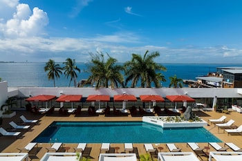 Outdoor pool, cabanas (surcharge), pool umbrellas