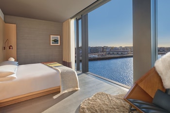 Zimmer, 1 King-Bett, Terrasse, Stadtblick | 1 Schlafzimmer, Allergikerbettwaren, Minibar, Zimmersafe