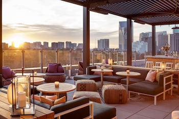 2 restaurants; breakfast, lunch, dinner, and brunch served