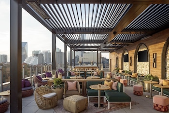 2 restaurants; breakfast, lunch, dinner, and brunch served