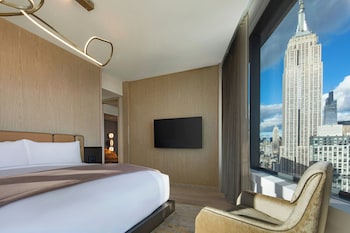 Club Suite, 1 King Bed, Non Smoking | Living area | Flat-screen TV