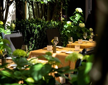 Suite, 1 très grand lit, dans la tour | Terrasse/patio