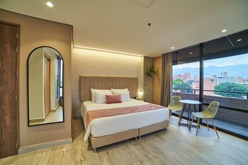 Habitación junior | 1 dormitorio, ropa de cama de alta calidad, edredones de plumas
