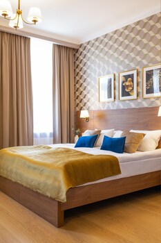 Superior Apartment | 1 bedroom, premium bedding, minibar, in-room safe
