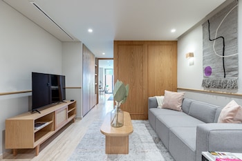 Superior Apartment with Balcony | 1 chambre, literie de qualité, décor unique, ameublement unique