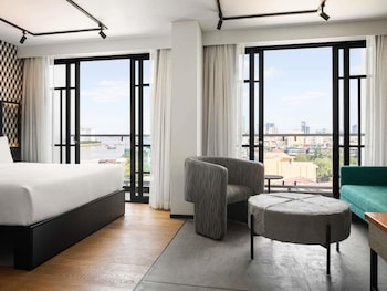 3 bars/lounges, poolside bar